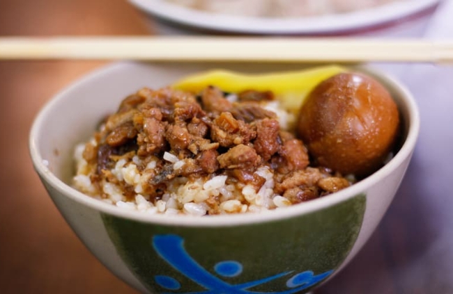 滷肉飯,炒高麗菜Taiwanese Braised Pork With Stir-Fried Cabbage Recipe