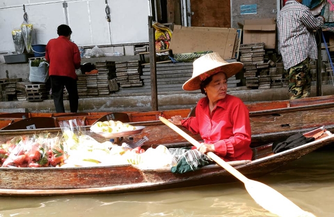 Drifting Down Thailand’s Iconic Floating Markets - 360 DET Bi-monthly ...